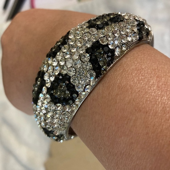 Jeweled with Clear‎ Black Gray Crystals Hinged Bracelet - Picture 4 of 8